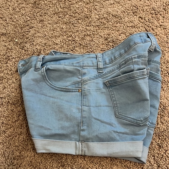 Shorts - Picture 6 of 6